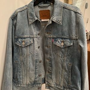 Levi’s Ex Boyfriend Trucker Jacket size M worn twice